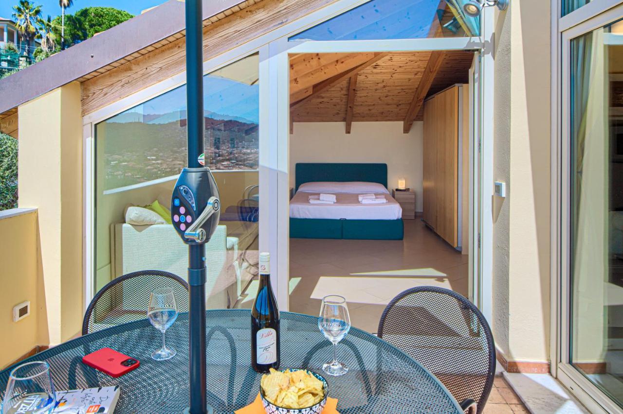 Appartamenti Villa Il Poggiolo Diano Marina Bagian luar foto